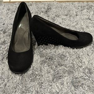 Women’s aerosoles closed toe wedges, size 8